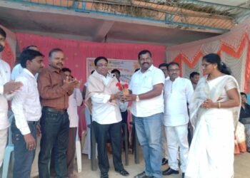 भंगाराम तळोधी येथील प्राथमिक आरोग्य केंद्र साठी जागा देणाऱ्या दानशूर विवेक गोनपल्लीवार यांचा जाहीर सत्कार.