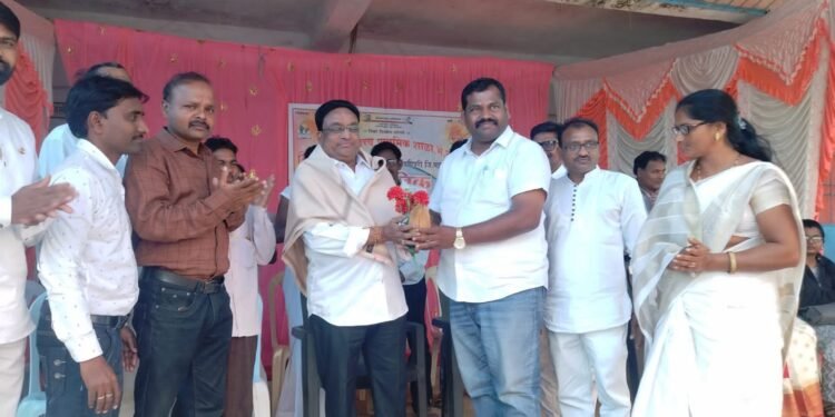 भंगाराम तळोधी येथील प्राथमिक आरोग्य केंद्र साठी जागा देणाऱ्या दानशूर विवेक गोनपल्लीवार यांचा जाहीर सत्कार.