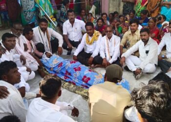 गोंडपिपरी: नंधवर्धन येथील ग्राम पंचायत कर्मचाऱ्याचा अपघाती मृत्यू, सरपंच व सचिव यांचेवर मनुष्यवधाचा गुन्हा दाखल करा?