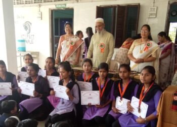 मोहसीनभाई जव्हेरी कन्या महाविद्यालय बल्लारपूर येथे प्रजासत्ताक दिनानिमित्त विविध रंगारंग कार्यक्रम संपन्न.