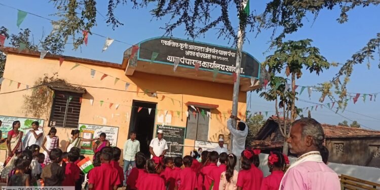 खांदला ग्रामपंचायत येथे 74 वा प्रजासत्ताक दिन साजरा, सरपंचा सौ, सुमनताई आलाम यांचे हस्ते ध्वजारोहण.