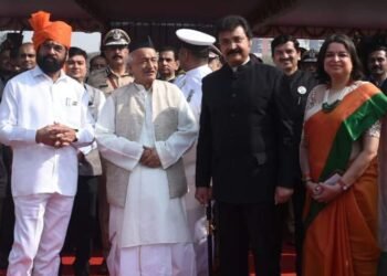 महाराष्ट्र मुख्य शासकीय समारंभात राज्यपाल भगत सिंह कोश्यारी यांच्या हस्ते ध्वजारोहण.