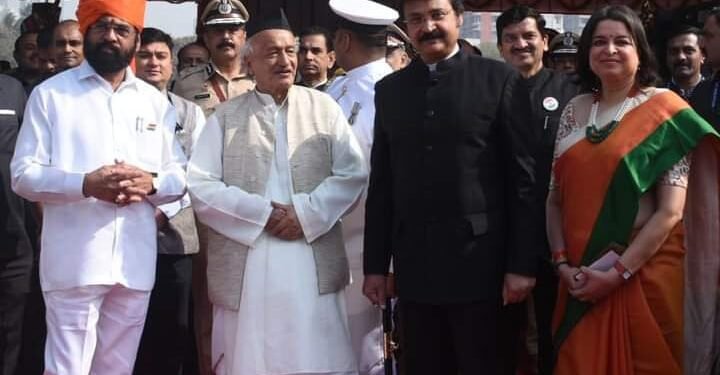 महाराष्ट्र मुख्य शासकीय समारंभात राज्यपाल भगत सिंह कोश्यारी यांच्या हस्ते ध्वजारोहण.