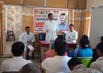 राजुरा काँग्रेस पदाधिकाऱ्याची   आढावा बैठक, हात से हात जोडो अभियान व्यापक करा: आ. सुभाष धोटे.