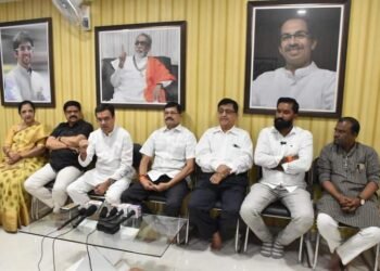 आनंद आश्रमात ‘प्रायव्हेट कंपनी’ सुरू झाली का ? स्वतःचे अस्तित्व जपण्यासाठी मिंदे गटाकडून अडवणुकीचा प्रकार लांचनास्पद.