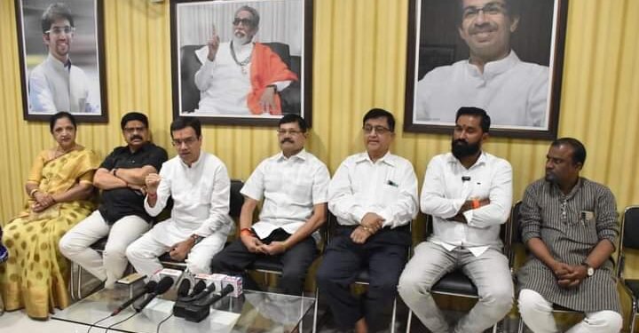 आनंद आश्रमात ‘प्रायव्हेट कंपनी’ सुरू झाली का ? स्वतःचे अस्तित्व जपण्यासाठी मिंदे गटाकडून अडवणुकीचा प्रकार लांचनास्पद.