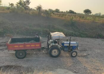 कोरपना येथे मुरूमचे अवैध उत्खनन जोमात, प्रशासन गेले कोमात.