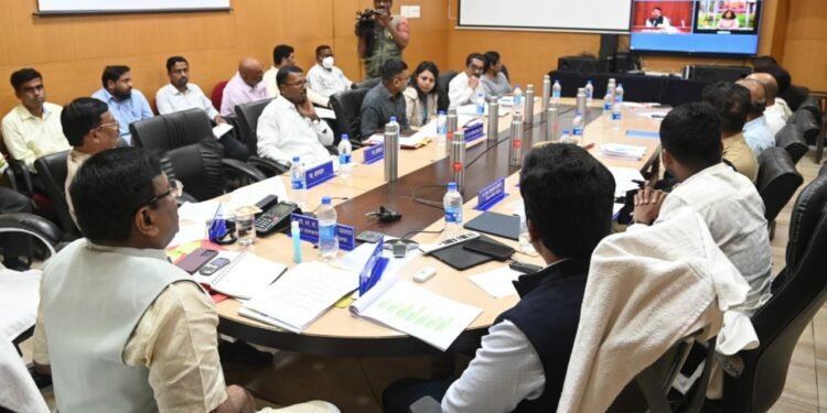 राजुरा क्षेत्रातील मुलभूत समस्यांचे निराकरण करा: आ. सुभाष धोटेंची जिल्हा नियोजन समितीच्या बैठकीत मागणी.