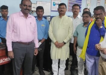 अंबुजा फाऊडेशन उपरवाही येथील कौशल्य विकास केंद्राला आमदार सुभाष धोटे यांची भेट.