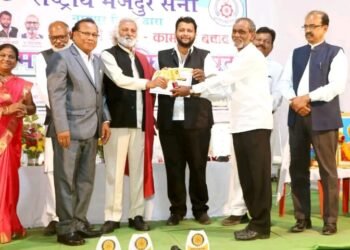 भिमराव कळमकर यांना बाबासाहेब डॉ.भिमराव आंबेडकर समाज क्रांती पुरस्काराने सन्मानित.