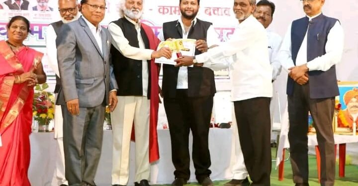 भिमराव कळमकर यांना बाबासाहेब डॉ.भिमराव आंबेडकर समाज क्रांती पुरस्काराने सन्मानित.