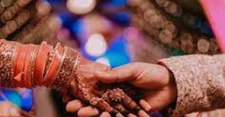 सोलापूर मध्ये वधू – वर सूचक केंद्राकडून अनेक युवकाची फसवणूक, पोलिसांनी संचालकांना घेतल ताब्यात.