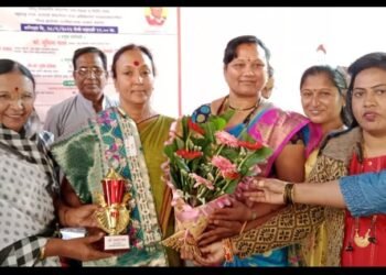 घरकाम करणाऱ्या मोलकरीन संघटनेचा भव्य मेळावा राहाता येथे संपन्न. शेकडो मोलकरीन महिलांची उपस्थिती.