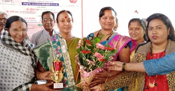 घरकाम करणाऱ्या मोलकरीन संघटनेचा भव्य मेळावा राहाता येथे संपन्न. शेकडो मोलकरीन महिलांची उपस्थिती.