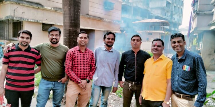 मिरा भाईंदर महानगर पालिकेचे नगरसेवक दौलत गजरे यांच्या प्रयत्नाने विनय नगर झाले साफ आणि सुंदर.