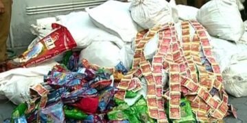 दरोडा विरोधी पथकाकडून गुटखा पूरवठा करणाऱ्या ०५ आरोपींना अटक करून, त्यांचेकडून कि.रु. ४३,०३, २००/- चा गुटखा व कि.रु. १५,००,०००/- रू चा ०१ आयशर टेम्पो व ०१ महिंद्रा पिकअप जप्त.