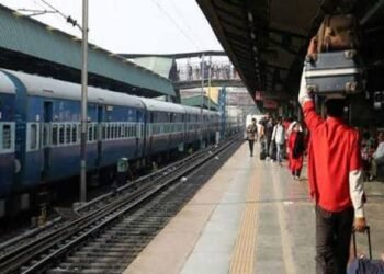 मेल एक्सप्रेसच्या एसी बोगितुन अवैध गुटख्याची तस्करी, कल्याण रेल्वे पोलिसांनी तिघांना ठोकल्या बेड्या.