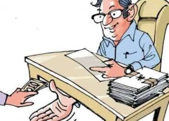 वर्धा जिल्हात नगर पालिकेतील सफाई कर्मचाऱ्याला वेतनश्रेणी लागू करण्यासाठी 10.000 हजार लाचेची मागणी.