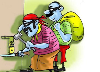 आकुर्डीतील पांढरकर वस्तीत भुरट्या चोरांचा सुळसुळाट घरात घुसून पैशाची चोरी होते ; नागरिकांमध्ये भीतीचे वातावरण.