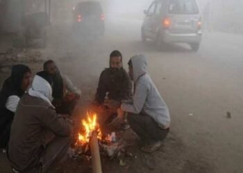 नाशिक शहरासह जिल्ह्यात शीत लहर, नागरिक बेजार, जागो जागी पेटत आहे शेकोटी.