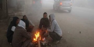 नाशिक शहरासह जिल्ह्यात शीत लहर, नागरिक बेजार, जागो जागी पेटत आहे शेकोटी.