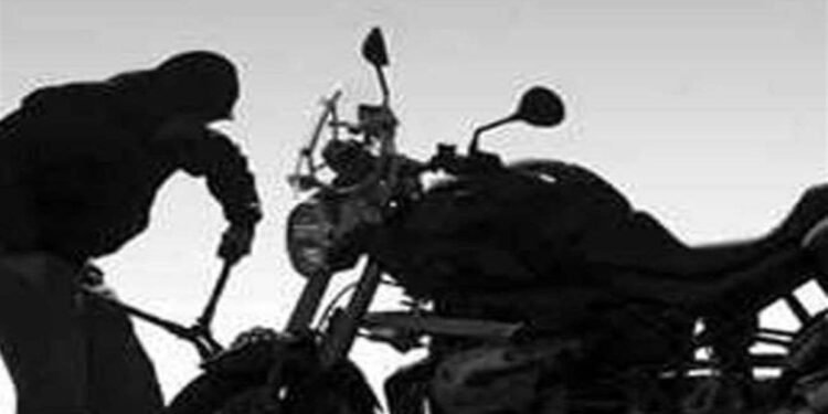 फक्त शौक म्हणुन महागडी दुचाकी गाडी चोरणाऱ्यास भारती विद्यापीठ पोलीसांकडुन अटक