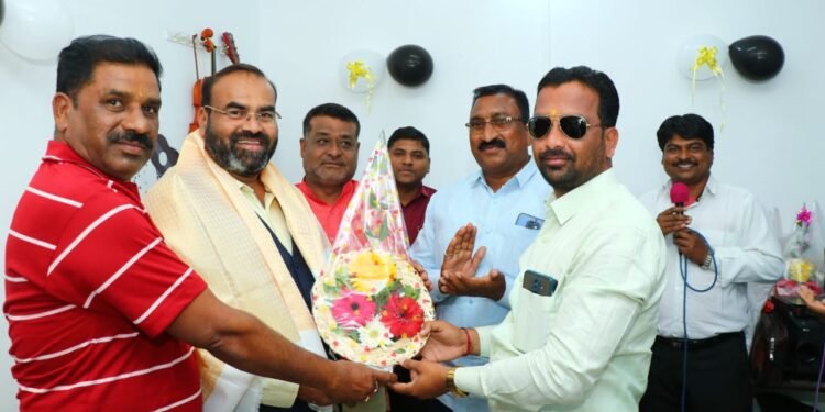 राहता येथे म्युझिक हाऊस आणि फोटोग्राफी स्टुडिओ अकॅडमीचे उद्घाटन.