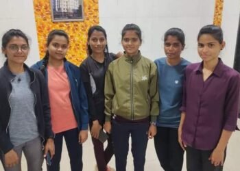 नाशिकच्या 6 मुली रात्र कशी काढावी या चिंतेत मग्न, मुख्यमंत्री कार्यालयातून सूत्र हलली व मुलींच्या सुरक्षेचा प्रश्न मिटला.