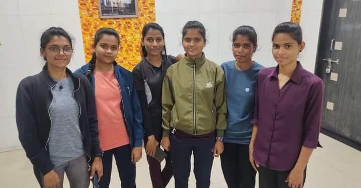 नाशिकच्या 6 मुली रात्र कशी काढावी या चिंतेत मग्न, मुख्यमंत्री कार्यालयातून सूत्र हलली व मुलींच्या सुरक्षेचा प्रश्न मिटला.