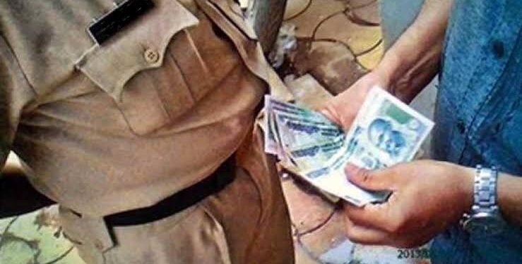 शेवगाव पोलिस स्टेशन येथील पोलिस कर्मचाऱ्याने मागीतली लाच, एस.सी.बी ने केला गुन्हा दाखल.