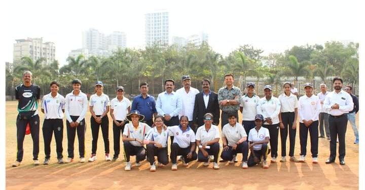 मिरा भाईंदर शहरात प्रथमच महिलांसाठी T20 क्रिकेटचे आयोजन; मनपा आयुक्त यांनी केले अकॅडमीचे अभिनंदन.