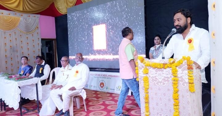 हॉली क्रॉस स्कूल हिंगणघाट येथे सांस्कृतिक कार्यक्रम उत्साहातपूर्ण वातावरणात साजरा.