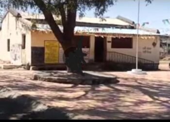 हिंगणघाट: जिल्हा परिषद शाळेत कार्यरत शिकक्षकाला विद्यार्थ्याचा पालकाने अश्लील शिवीगाळ करून मारहाण करण्याचा प्रयत्न.