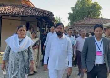 मुख्यमंत्री एकनाथ शिंदे यांची राष्ट्रपिता महात्मा गांधी यांच्या वास्तव्याने पावन झालेल्या सेवाग्राम आश्रमाला भेट देऊन केली पाहणी.