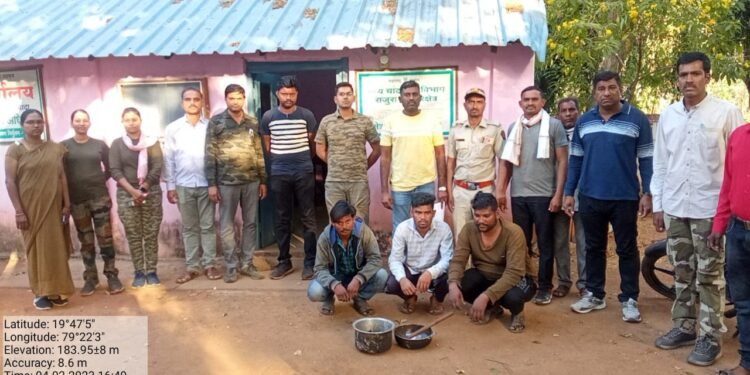 राजुरा वनपरिक्षेत्र अंतर्गत येणाऱ्या टेंबुरवाही येथे चितळाची शिकार, तीन आरोपीला वन विभागाने ठोकल्या बेड्या.