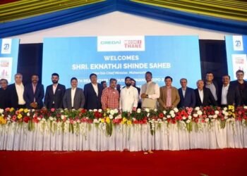 ठाणे इस्टेट एजंट असोसिएशनच्या विद्यमाने रेमंड मैदानावर आयोजित गृह प्रकल्पांच्या प्रदर्शनाला मुख्यमंत्री शिंदे यांची भेट.