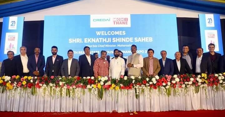 ठाणे इस्टेट एजंट असोसिएशनच्या विद्यमाने रेमंड मैदानावर आयोजित गृह प्रकल्पांच्या प्रदर्शनाला मुख्यमंत्री शिंदे यांची भेट.