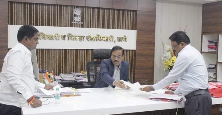 अंबरनाथ व उल्हासनगर मधिल विविध विकास कामांसंदर्भात ठाणे जिल्हाधिकारी शिनगारे यांची संतोष जाधव यांनी घेतली भेट.