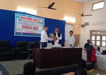 प्रत्यक्ष पाहणी करून पाणी टंचाई दूर करा, आमदार सुभाष धोटेंच्या पाणीटंचाई आढावा बैठकीत अधिकाऱ्यांना सूचना.