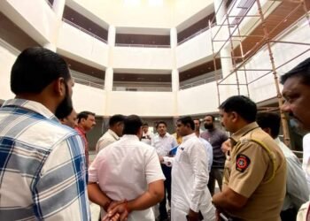 अंबरनाथ नगरपरिषदेची नव्याने उभारण्यात येत असलेल्या इमारत व नाट्यगृहाची नपा मुख्याधिकारी यांनी केली पाहणी.