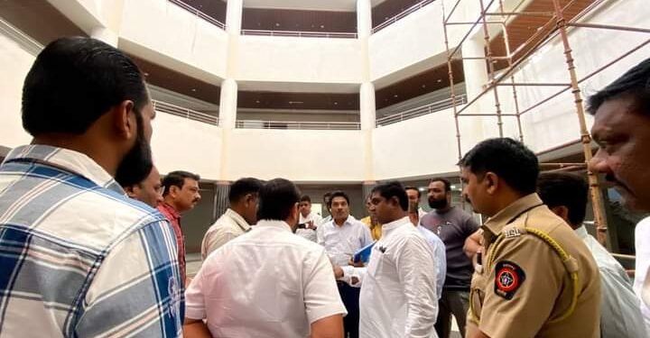 अंबरनाथ नगरपरिषदेची नव्याने उभारण्यात येत असलेल्या इमारत व नाट्यगृहाची नपा मुख्याधिकारी यांनी केली पाहणी.