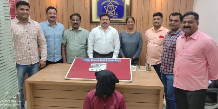 रिव्हालवर बाळगणाऱ्या तरुणास Unit-2 ने रि्व्हॉल्वर सह शिताफिने केले जेरबंद* 🔗