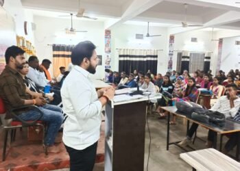 मुख्यमंत्री एकनाथ शिंदे यांच्या वाढदिवशी गडचिरोलीत बाळासाहेबांची शिवसेनेने केले स्पर्धा परीक्षेचे आयोजन.