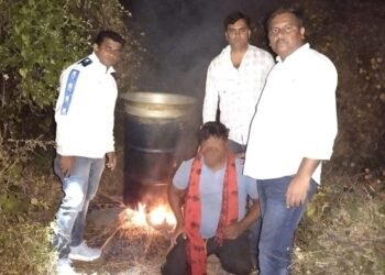 समुद्रपुर तालुक्यात अवैध दारू व रेती तस्करी करणार्‍या लोकांनवर पोलिसांची धडक कारवाई.