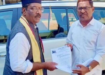 बीड येथील वार्ड क्र. 2 मध्ये होत असलेल्या मुख्य रस्ता बांधताना नालीची लेवल काढण्यात यावी: मा. ज्येष्ठ नगरसेवक विष्णू वाघमारे