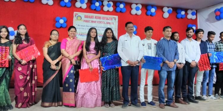 राजुरा येथ इन्फंट कॉन्व्हेंट येथे निरोप समारंभाचे उत्साहपूर्ण वातावरणात आयोजन.