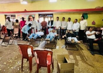 शंतनू धोटे यांचा वाढदिवस उत्साहात : अवघ्या तीन तासात ५१ रक्तदात्यांनी केले रक्तदान.