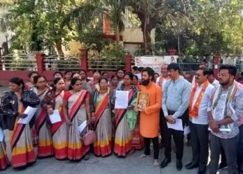 देवेंद्र फडणवीस साहेब. आम्ही पाकिस्तानात जाऊन हनुमान चालिसा पठण करायचे काय? नागपुर येथे संतप्त आंदोलनकर्त्याचा सवाल.