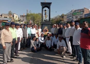 पुलवामा शहीद दिवसा निमित्त पैरा मिलिट्री मित्रपरिवार हिंगणघाट  तर्फे शहिदांना श्रद्धांजली अर्पित.