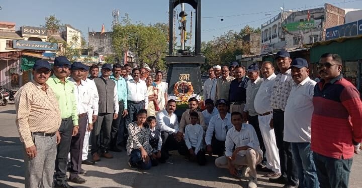 पुलवामा शहीद दिवसा निमित्त पैरा मिलिट्री मित्रपरिवार हिंगणघाट  तर्फे शहिदांना श्रद्धांजली अर्पित.